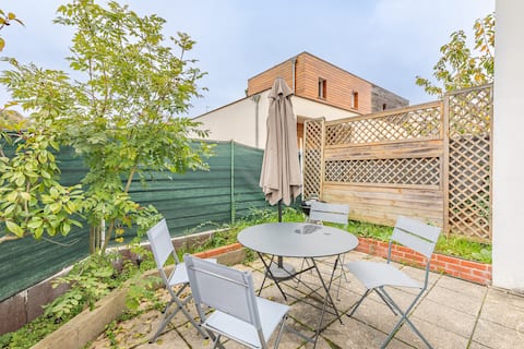 Elegant 2-bedroom with private terrace