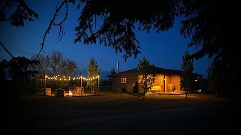 Cozy LOG CABIN - "The Lazy Bee"