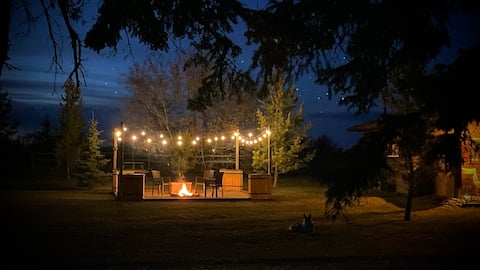 Cozy LOG CABIN - "The Lazy Bee"
