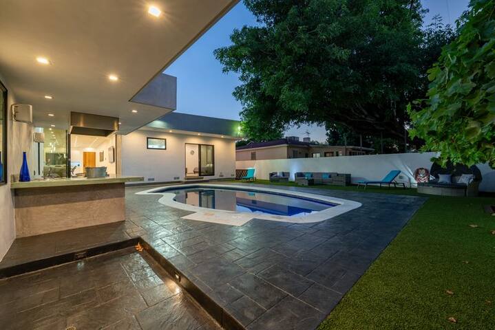 New Listing Modern Dream House gallery image 3