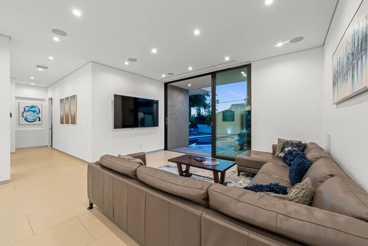 New Listing Modern Dream House gallery image 4