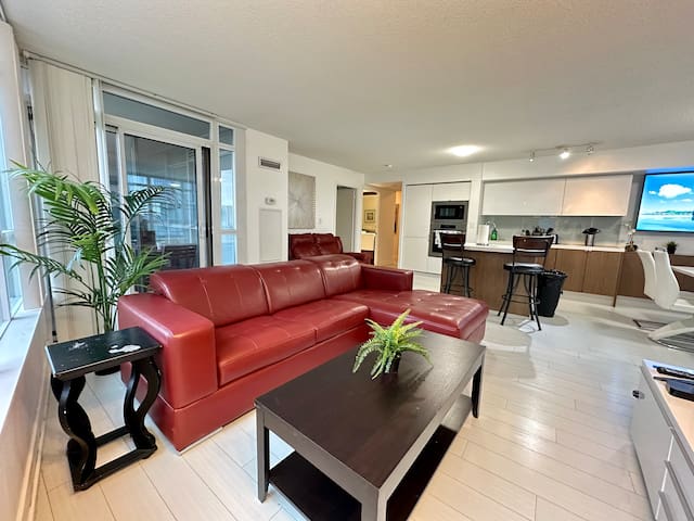 Spaciuos Suite w/parking