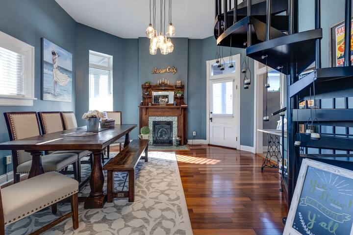 Music Row/Gulch/Vandy Walkable Home-Sleeps 12 gallery image 5