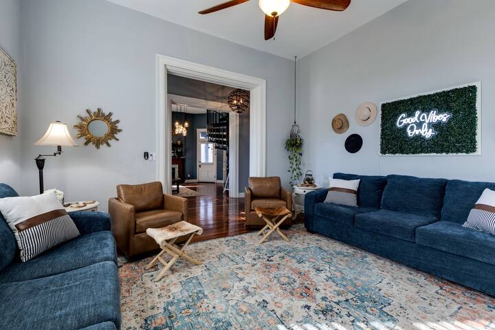 Music Row/Gulch/Vandy Walkable Home-Sleeps 12 gallery image 3