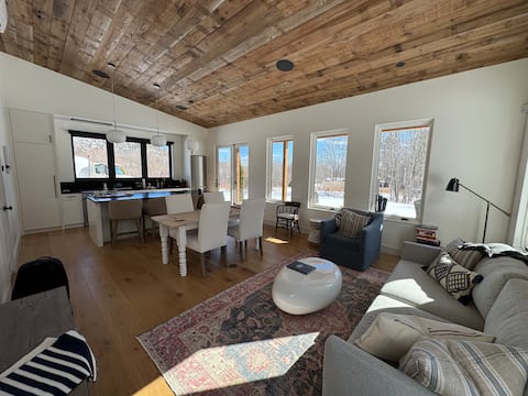 Popular Airbnb listing: Camden Hideaway in Midcoast Maine