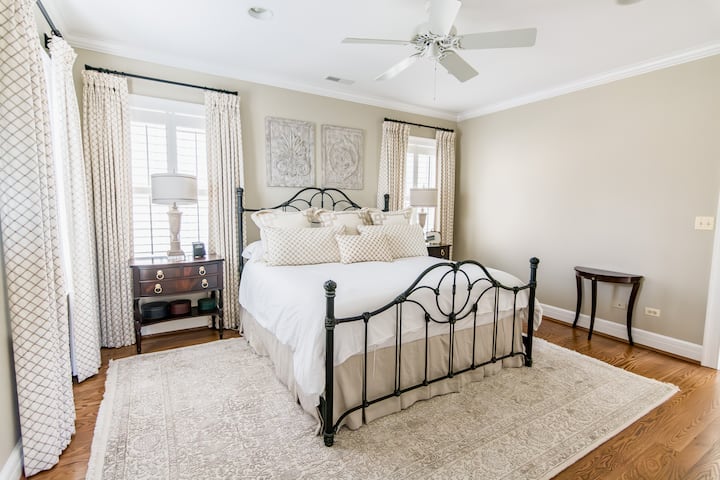 Well appointed king bedroom