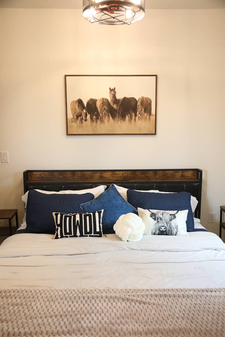 舒适的加大双人床