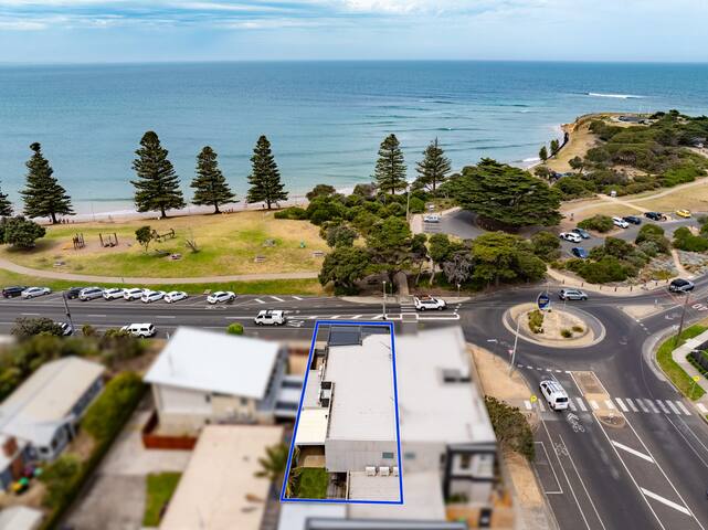 Beach Front Bliss with an Outdoor Spa! gallery image 5
