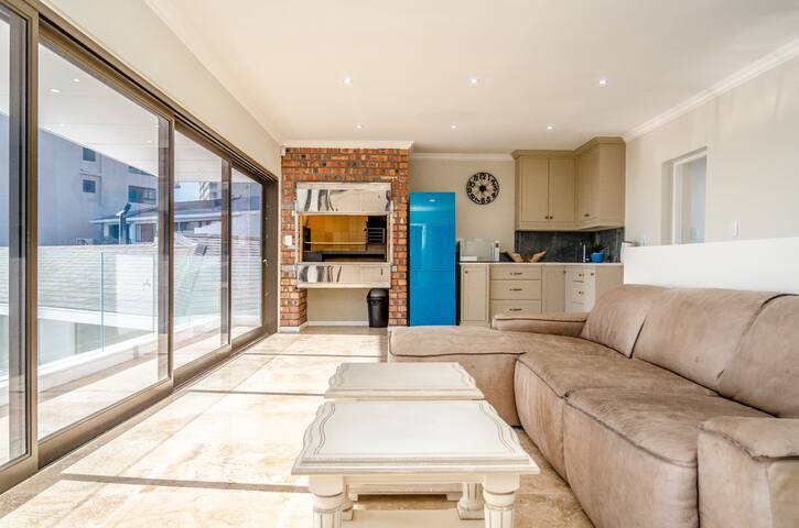 Blouberg beachfront escape gallery image 2