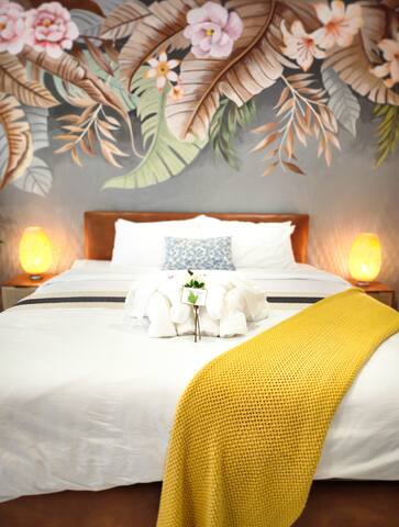 Asoke’s Hidden Gem – Cozy Stay Next to the Park! gallery image 4