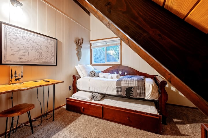 Loft Twin Room – Perfect for kids or extra guests, this tucked-away nook offers cozy comfort and charm.