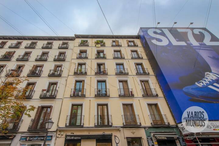 Deluxe Interior Design en la Plaza de Chueca gallery image 2