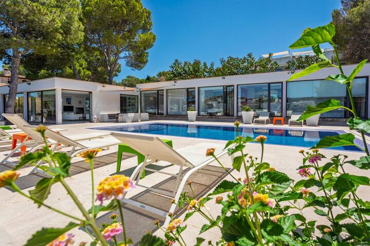 Luxurious Villa on the Sea gallery image 5