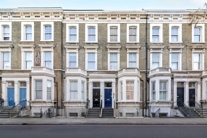 Modern 2 bed en-suite Chelsea