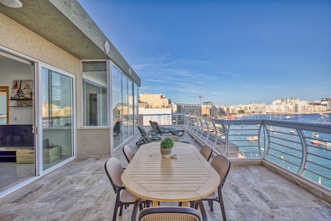 Panoramic seaview apartment