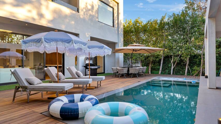 The Beverly Hills Modern Villa gallery image 2