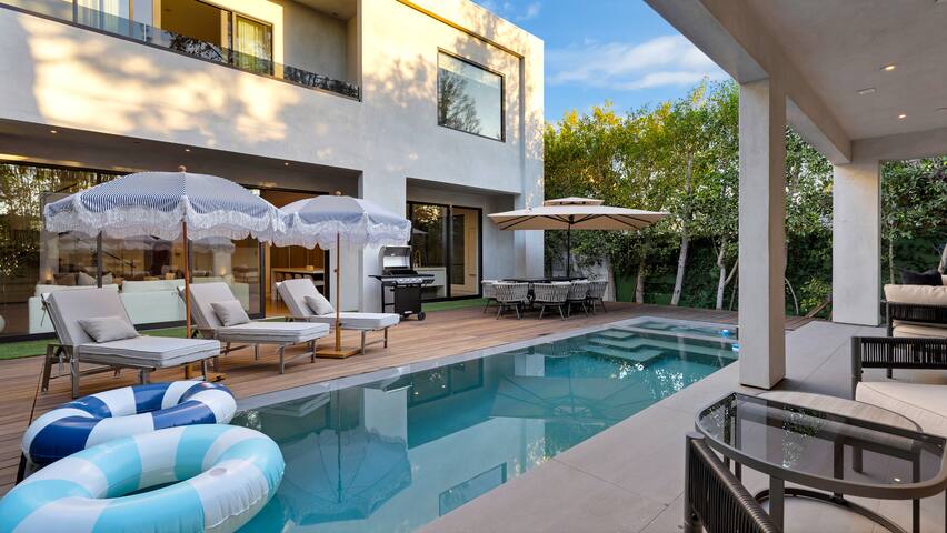 The Beverly Hills Modern Villa gallery image 3
