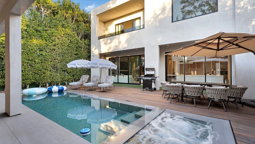 The Beverly Hills Modern Villa