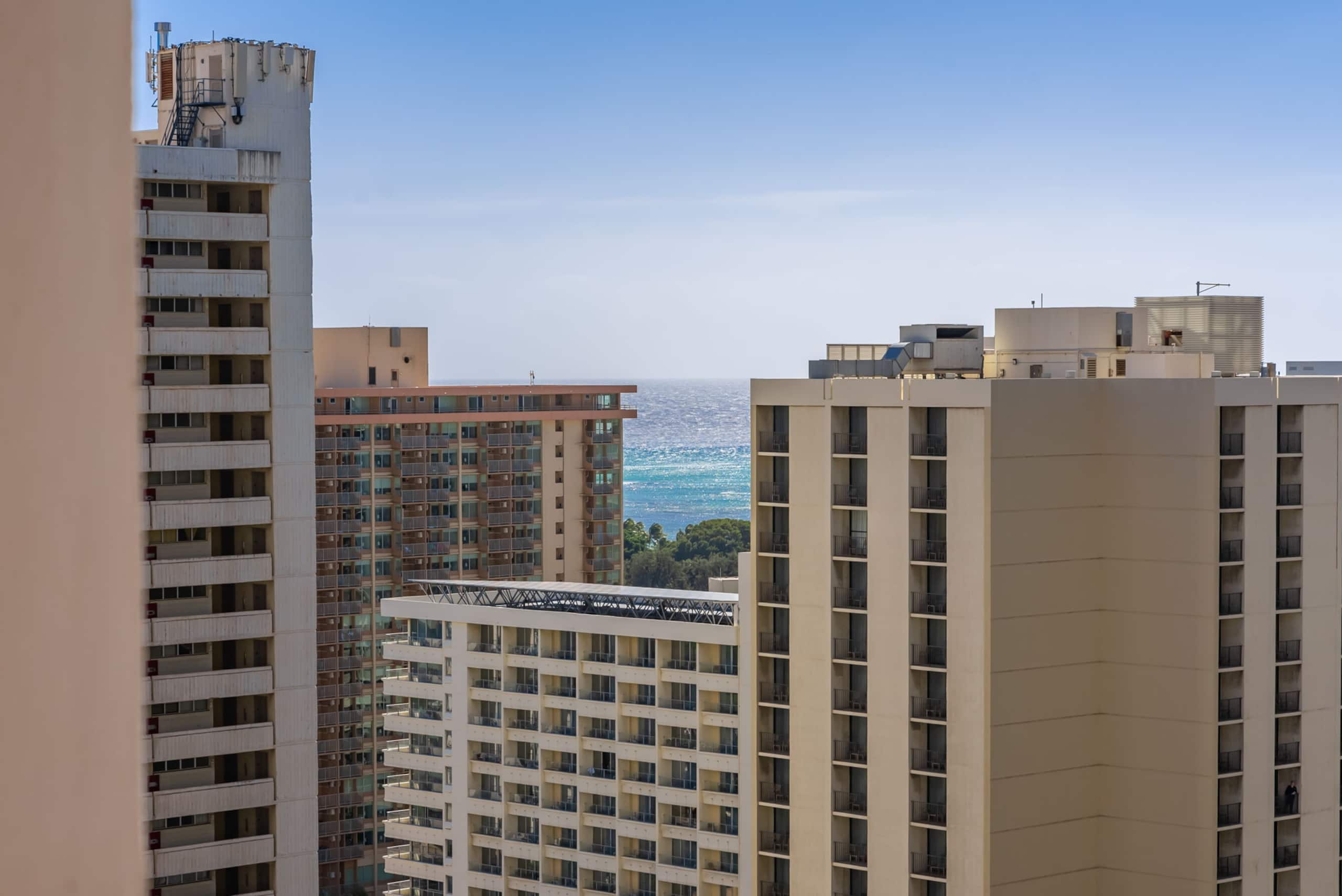 City+Ocean Views | Parking+AC | Kitchen | King Bed - Photo 16