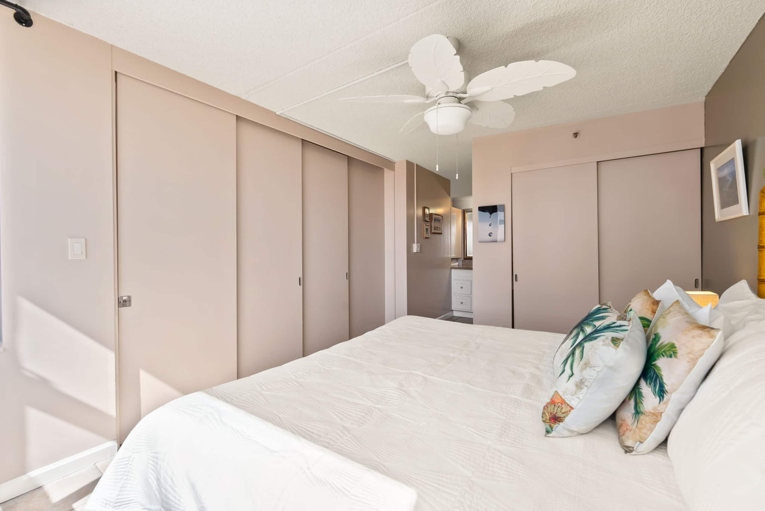 City+Ocean Views | Parking+AC | Kitchen | King Bed - Photo 8