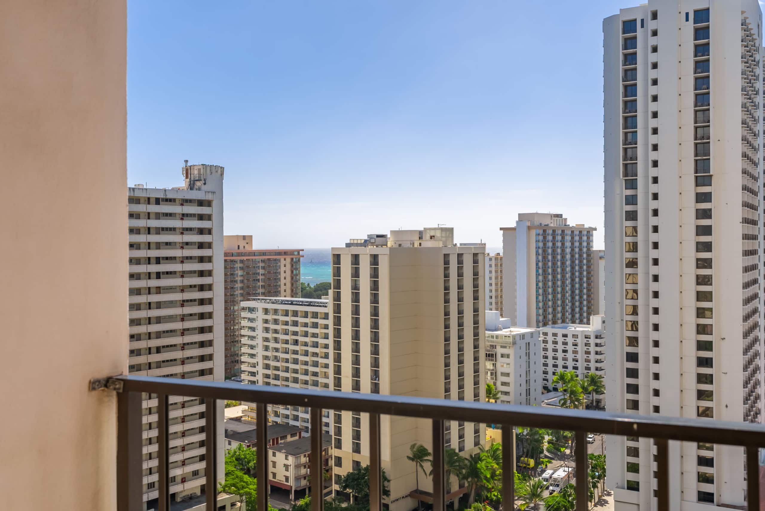 City+Ocean Views | Parking+AC | Kitchen | King Bed - Photo 12
