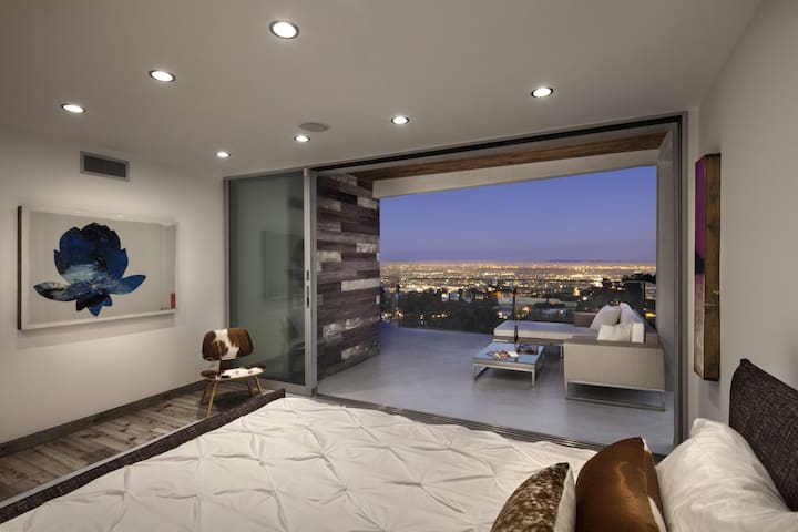 6MiL Big City Views West Hollywood Hills Villa 4BR gallery image 3