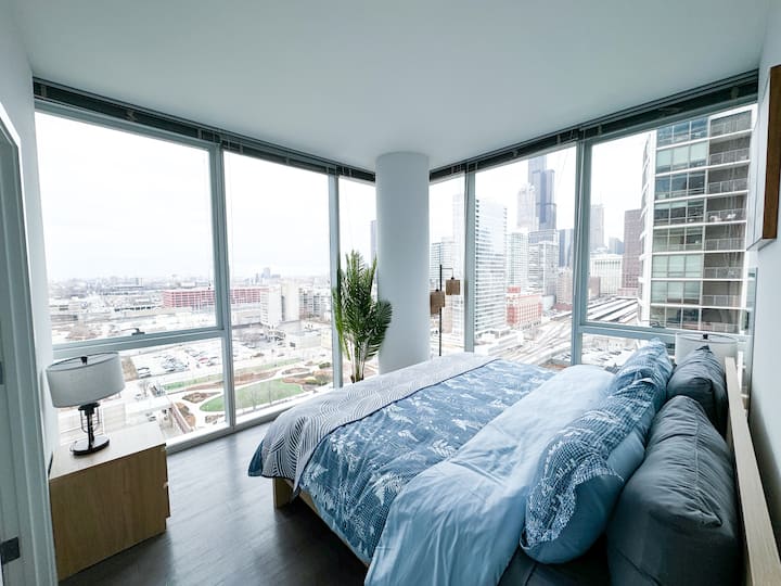 Основна спалня (суперголямо двойно легло)