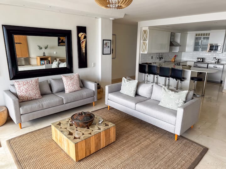 Beautiful Beach Gem With Table Mountain View - Parklands
