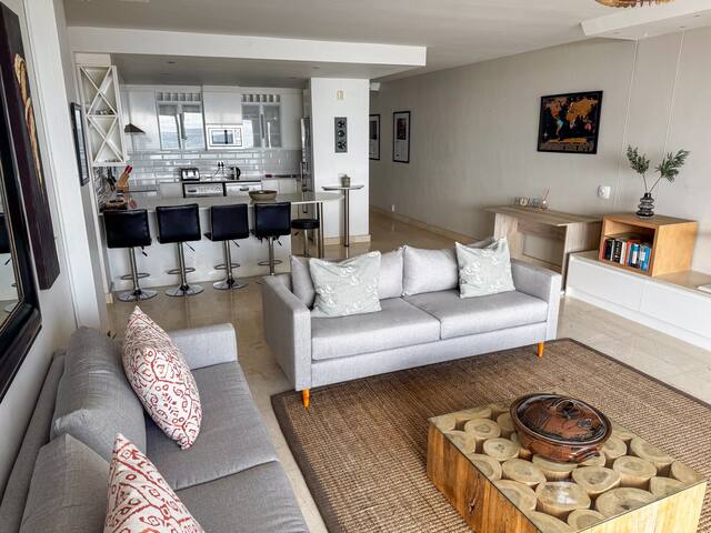 Beautiful Beach Apartment in Dolphin Beach gallery image 4