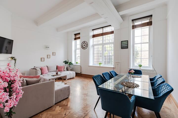 ‘TOP’ Luxurious & Authetic 3BR 2BR in Earls Court gallery image 3