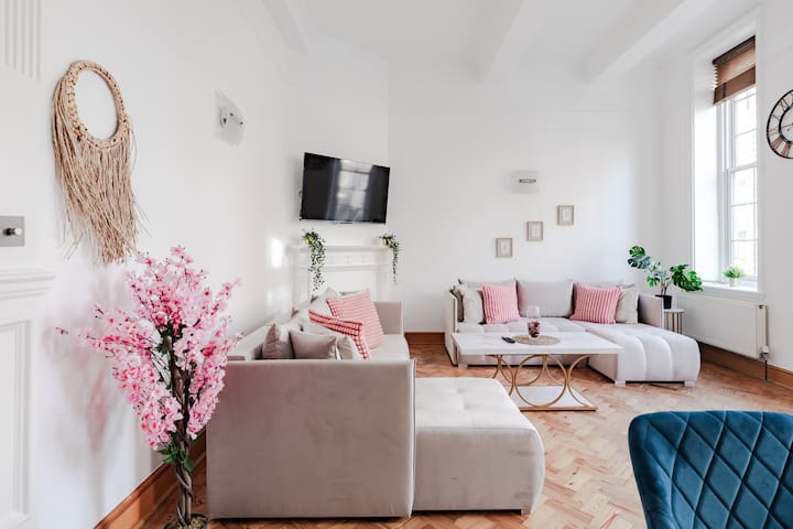 ‘TOP’ Luxurious & Authetic 3BR 2BR in Earls Court