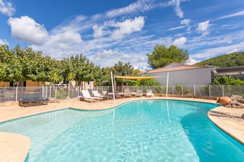 La Vacancière - Large House with Swimming Pool Garden