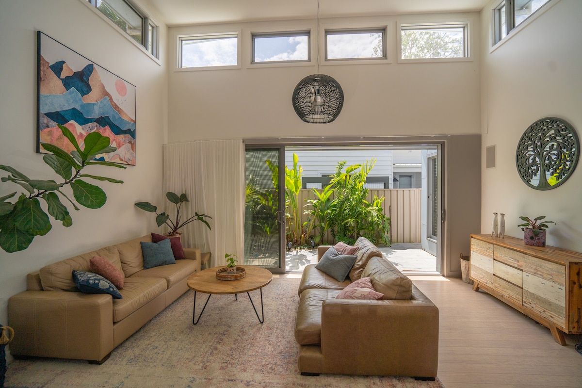Top Airbnb: Spacious beach house - splash pool | sleeps 10 in Umina Beach