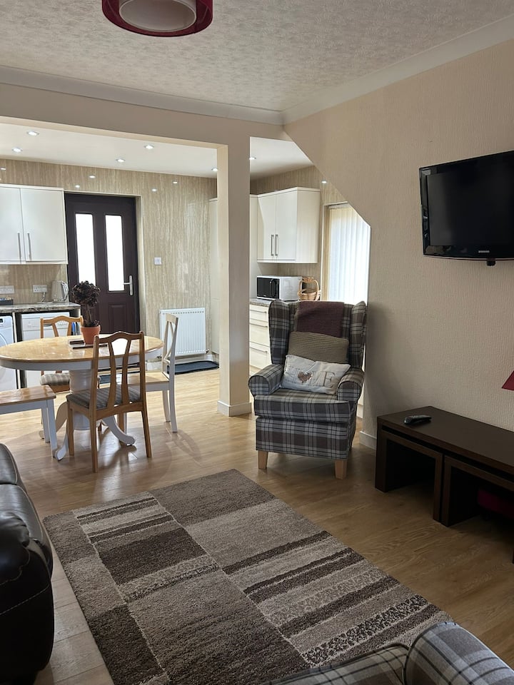 2 Bedroom Sheneval House -Free Parking - Inverness