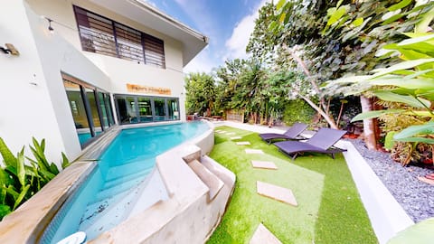 Papi's Tropical Pool Paradise