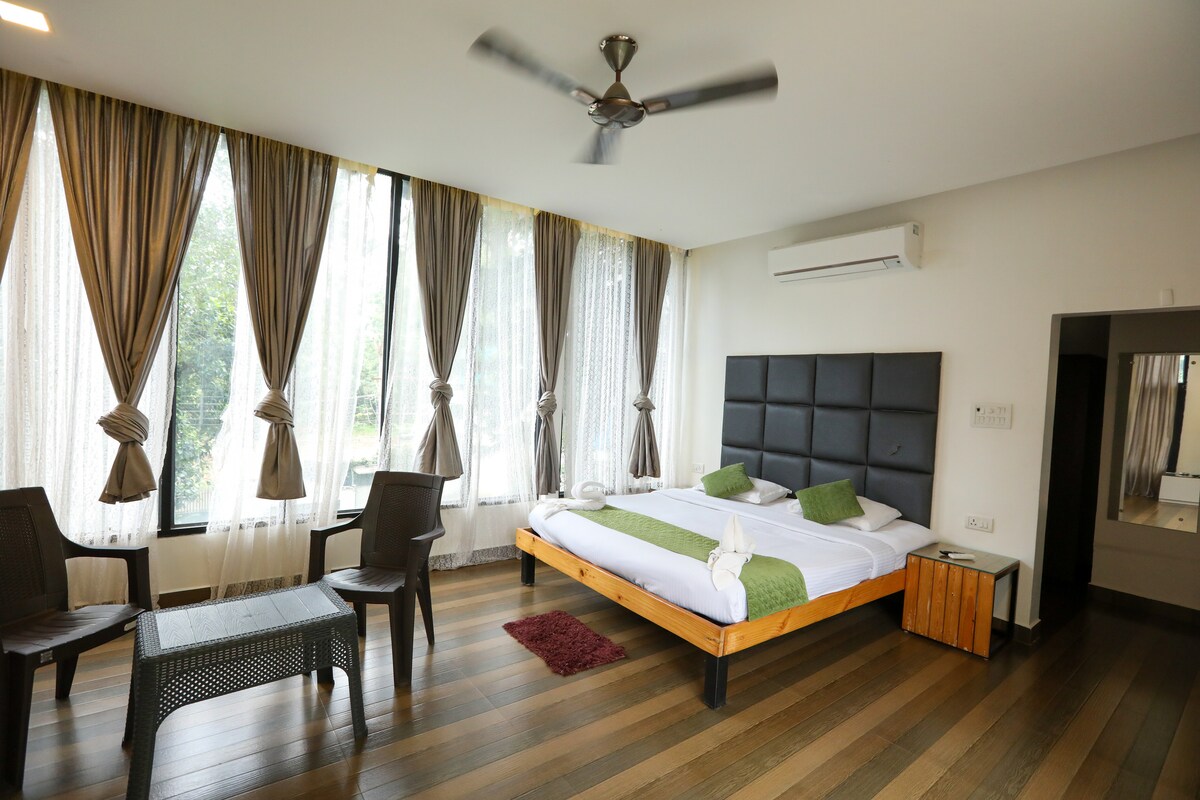 Luxury Cedar Suite in Yelagiri with Scenic Views - Bed and breakfasts ...