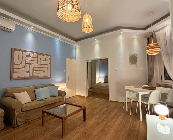 Gigi's Gem - Stylish 3bdr Apt, Heart Of Downtown - Budapest