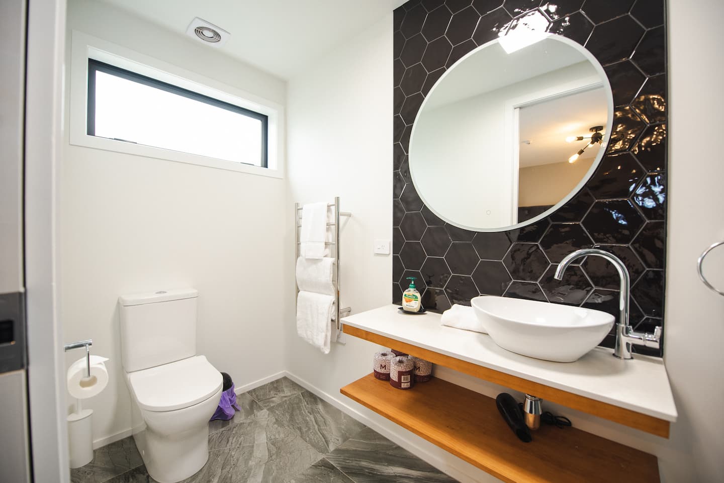 The Residence - Apt 4 - Sky Tv - Dual Head Shower 3