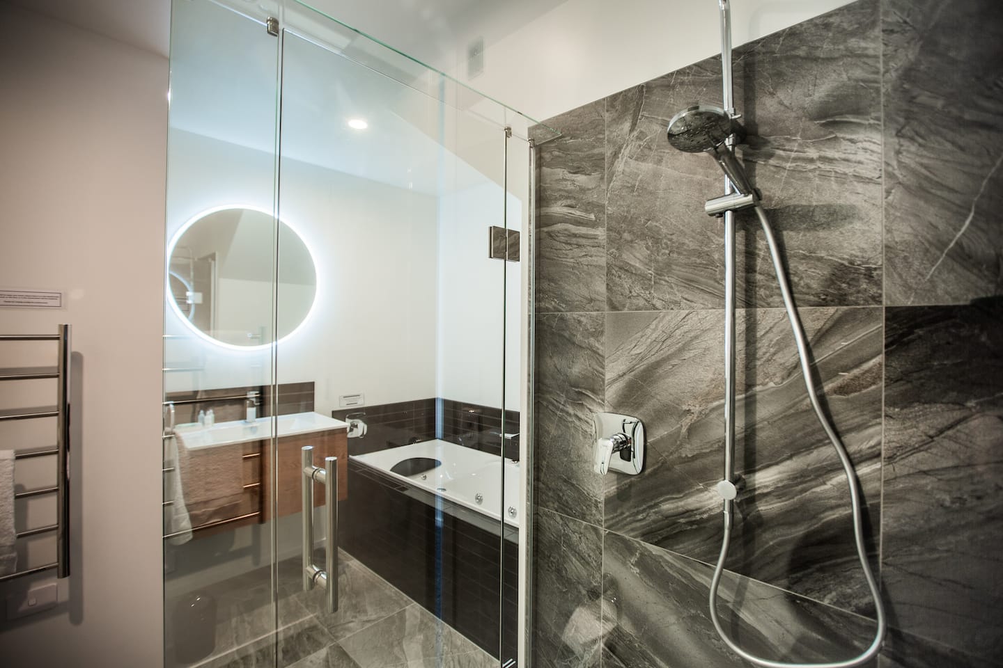 The Residence - Apt 5 - Spa Bath - Sky Tv 5