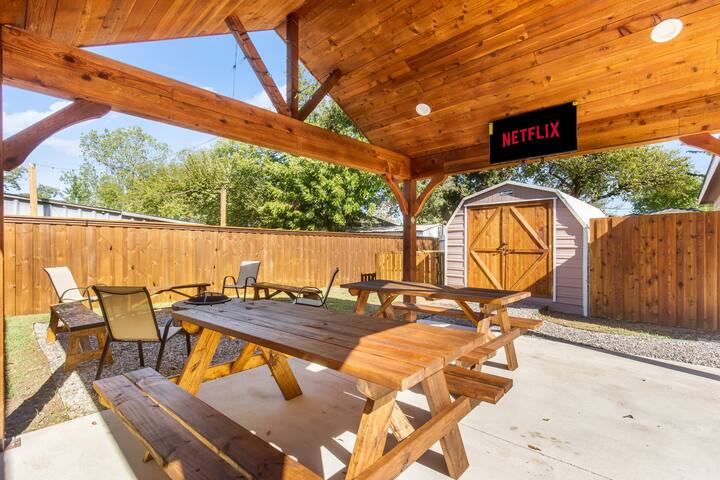 XL Home Sleeps 14,Dog Park,Pool Table,Fire Pit,FUN gallery image 5