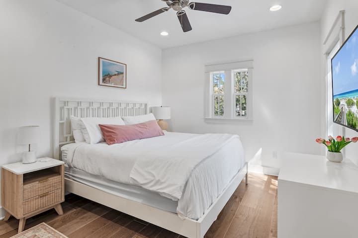 Upstairs master with en suite