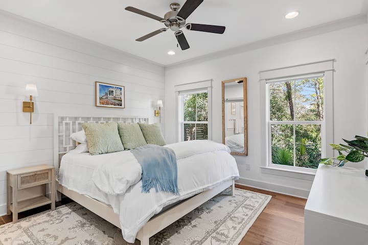 Main level bedroom- with walk in closet and en suite bath