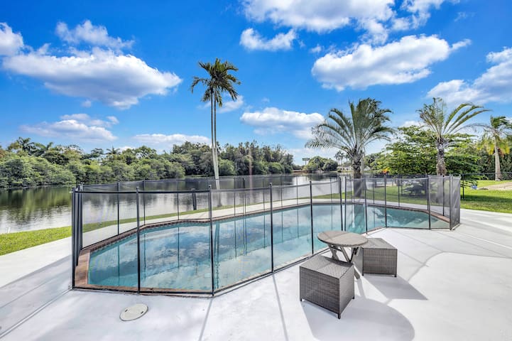 Magical Lakefront Pool Home close to Beach Casino