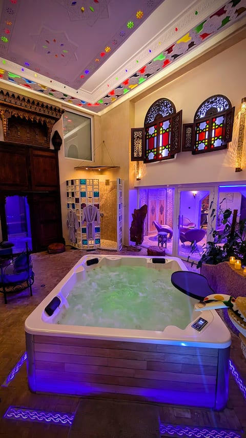 1001 Nights Secret Room Suite