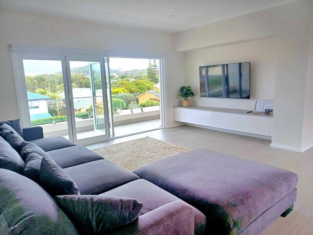 Lighthouse Beach Coastal Bliss gallery image 4