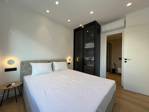 Popular Airbnb listing: BlueMotion - CruiseNest 4 Double in Βρυώνη