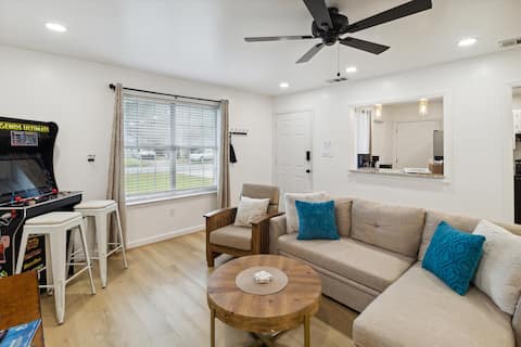 Popular Airbnb listing: 1 BR King Suite- Airport, Savannah, & Hot Tub in Pooler
