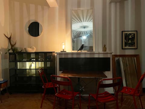 Popular Airbnb listing: Air-conditioned apartment with terrace in Bedoin Ventoux in Bédoin