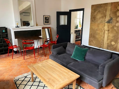 Popular Airbnb listing: Air-conditioned apartment with terrace in Bedoin Ventoux in Bédoin