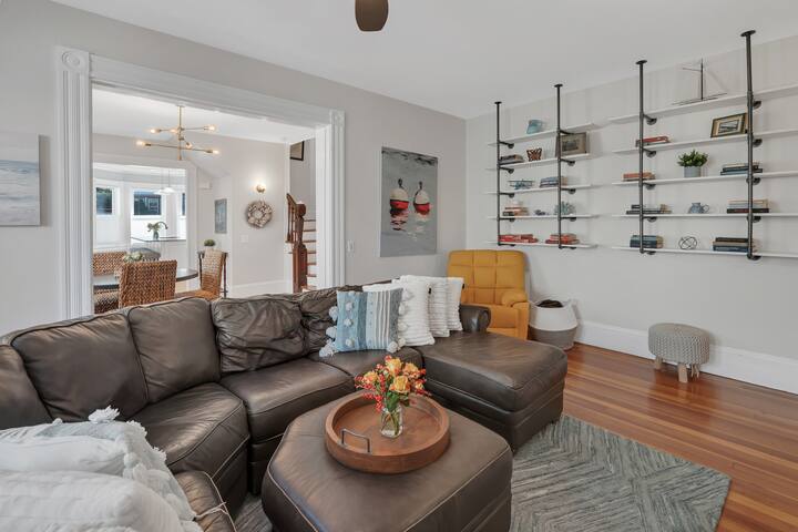 Wayland Chalet Family Getaway! gallery image 3